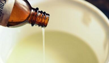 Glycerin for the treatment of nail fungus