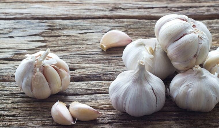Garlic to treat athlete's foot at home