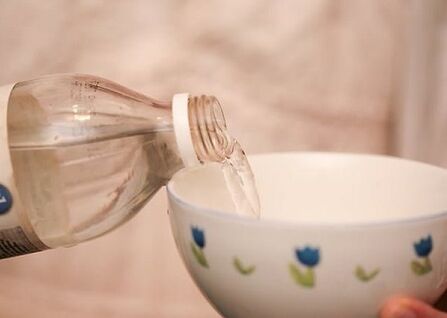 Vinegar to treat toenail fungus