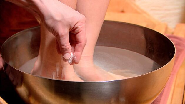 Baths for the treatment of fungi