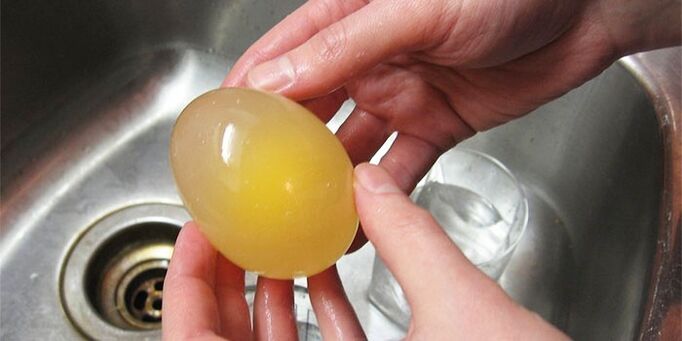 Egg soaked in vinegar for athlete's foot