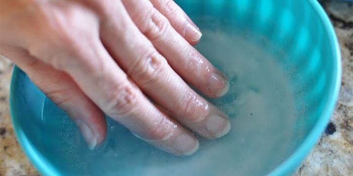 Nail bath against fungi